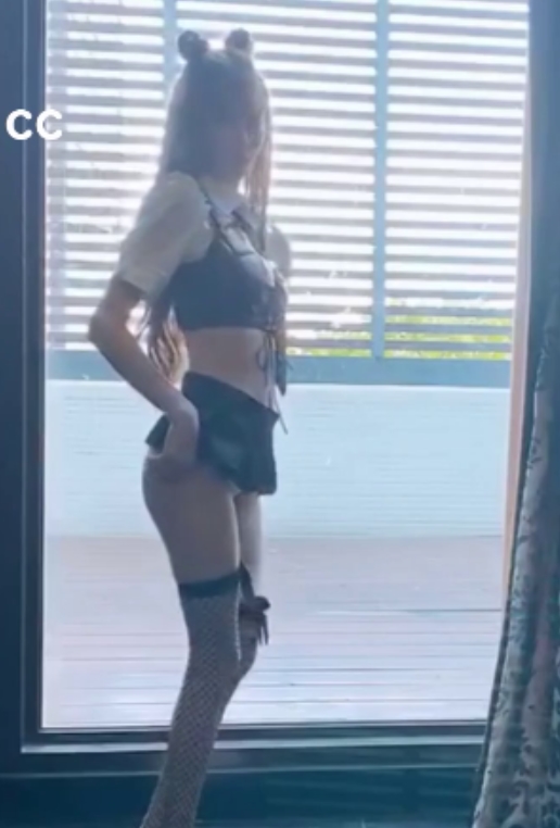 长腿美女cartiernn：16v视频补水印，百度115收藏