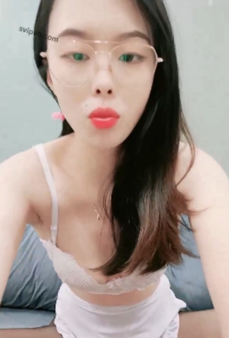 达到了10万，视频总时长达到了8.73个小时。通过这些视频，更多的学生能够受益于李老师的教学，让英语学习变得更加轻松和有趣。因此，我认为这款商品的标题可以取为：“高中英语老师，10个视频，总时长8.73小时，收藏珍藏，百度热门推荐”。