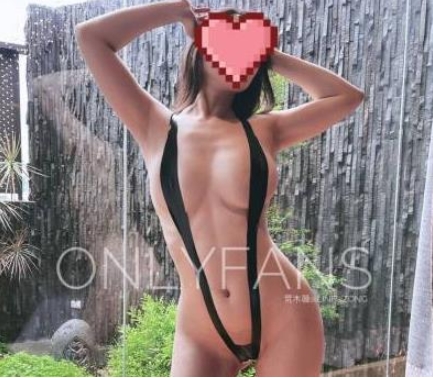 荒木薇：婚后寻找感觉，onlyfans超级大烧货，视频丰富多样