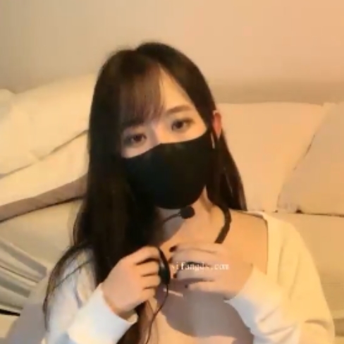 声优张信哲呈现《胡言乱语声优》系列，小狐狸可爱形象独领风情万种，99v132.6g视频精彩纷呈，新增22v惊喜不断，收藏狂潮涌现！