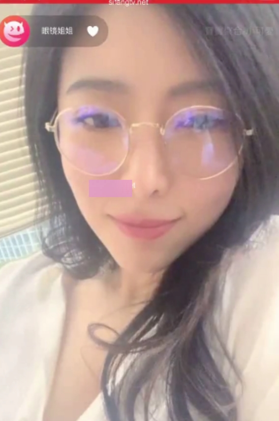 22v9.2g：风韵眼镜姐姐，百度115收藏，诱惑表演下载