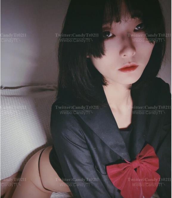 视频的数量和大小，还体现在作品的质量和受欢迎程度上。这个合集将带你进入Candy的世界，感受她独特的魅力和浮力姬风格。赶紧下载吧，让这位网红带你开启一场精彩的三人游之旅！