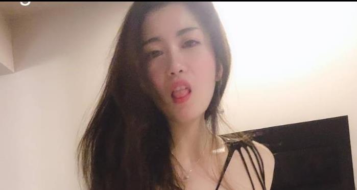 西湖区女神私拍合集：李雪梨与李苗苗的魅力对决，2.2G精彩视频资源，尽显火辣与清纯风情！