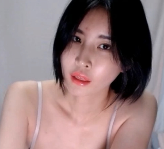 韩国主播ekgp高清按摩视频，御姐甩奶风格吸引眼球