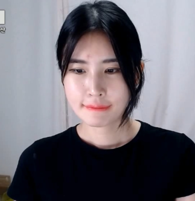 韩国主播ekgp高清按摩视频，御姐甩奶风格吸引眼球