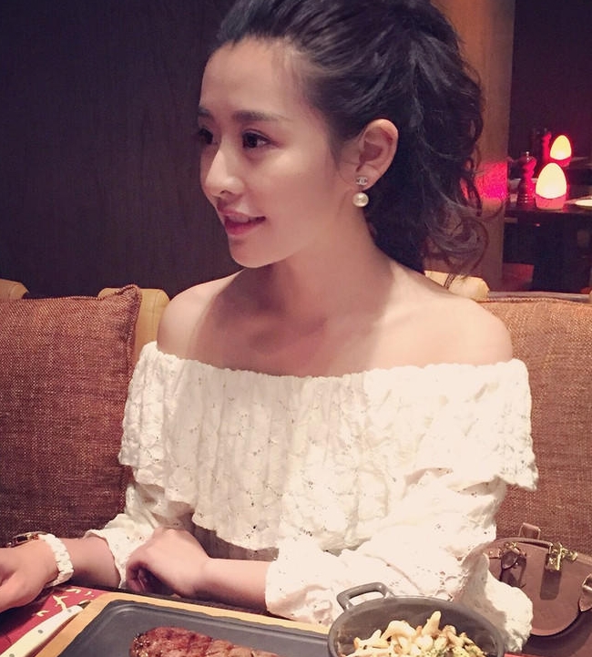 醉酒互动模特兼职女同事腿够玩视频5个，总大小288兆百度盘