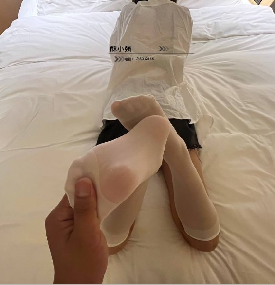 迷人爱脚大神和酥小强：140v22.2g视频