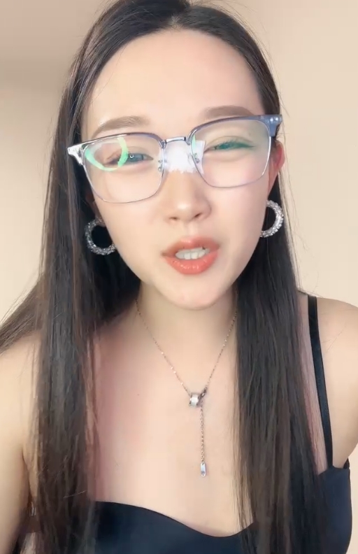 眼镜御姐妹子叭嗦最新合集57V48.6G，精彩互动收藏