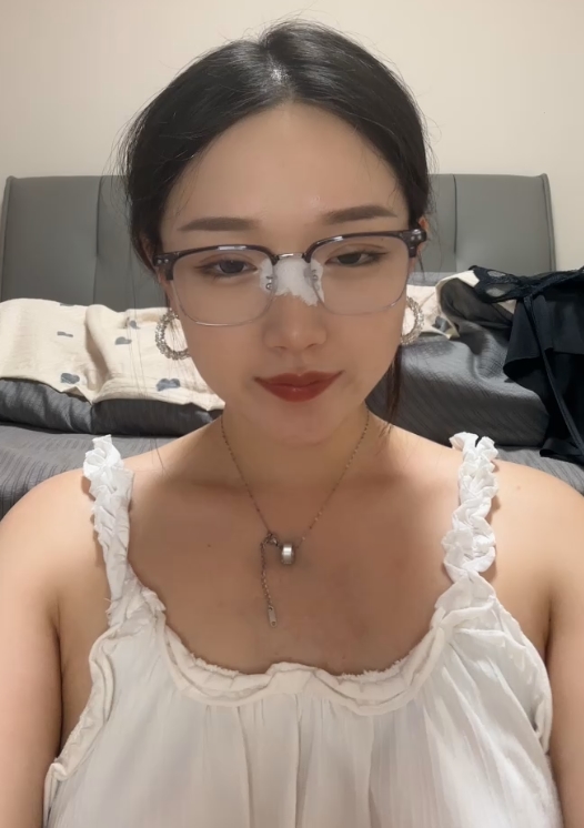 眼镜御姐妹子叭嗦最新合集57V48.6G，精彩互动收藏