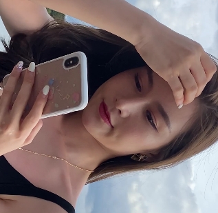 紧身牛仔裤美女百度云精选合集2V5.3G，长腿吊带魅力