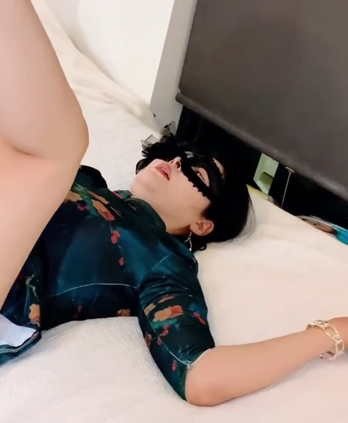 熟女互动百度盘旗袍妻子合集1V654M，皮肤白皙大屁屁浑圆，解压观看注意事项