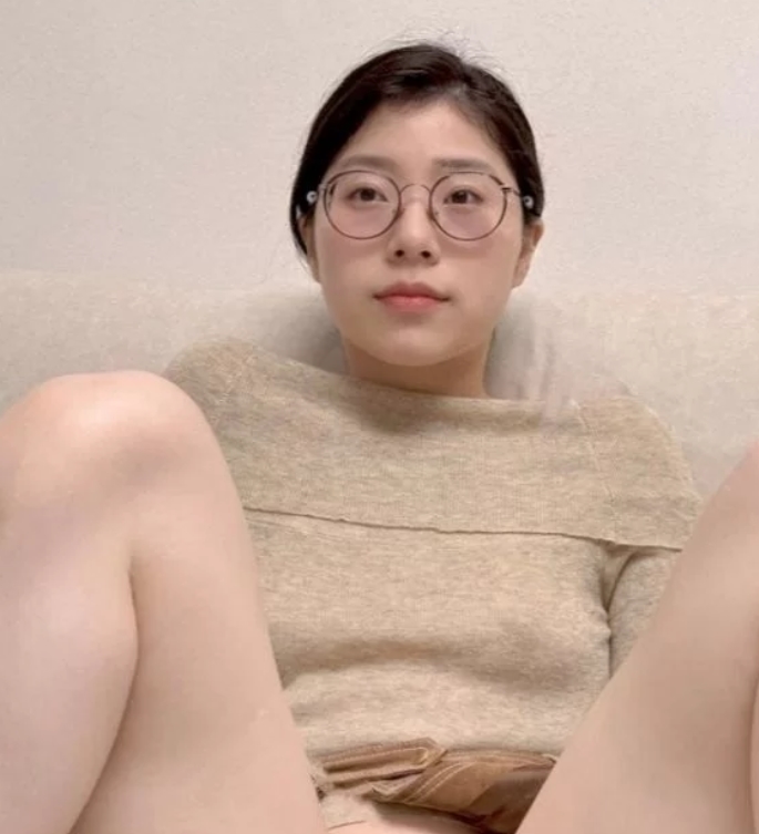 反差小狗百度盘私拍秦嘉倪最新合集112P17V446M，尺度诱人