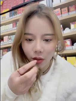 熟女快手烟酒店收银员欣欣月儿最新合集23V5.1G，作者自拍，车灯特写