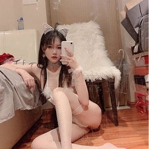 高颜值COSER魔法秋秋最新合集10V5G，快点亲亲我角色扮演