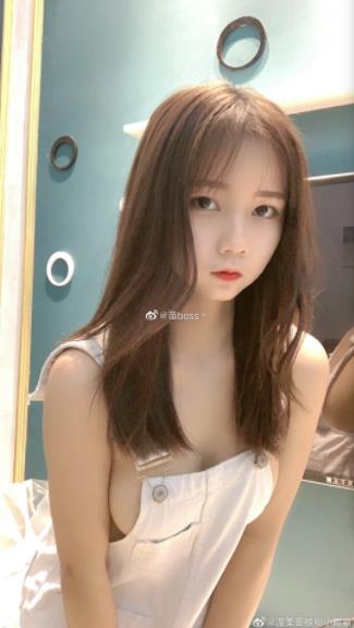 正能量快手绝版苗老师吐牛奶合集88V1.4G，羞涩中带狂野