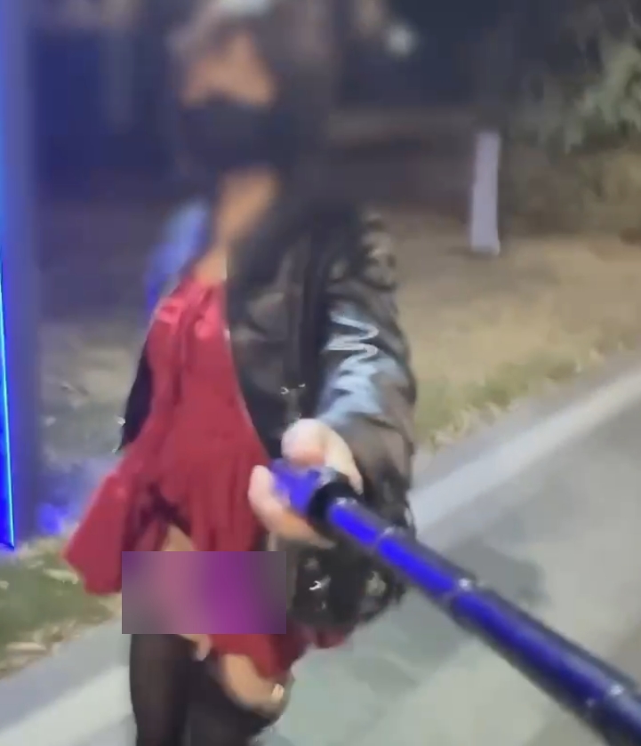 mikixka伪娘任务户外15部818M够劲