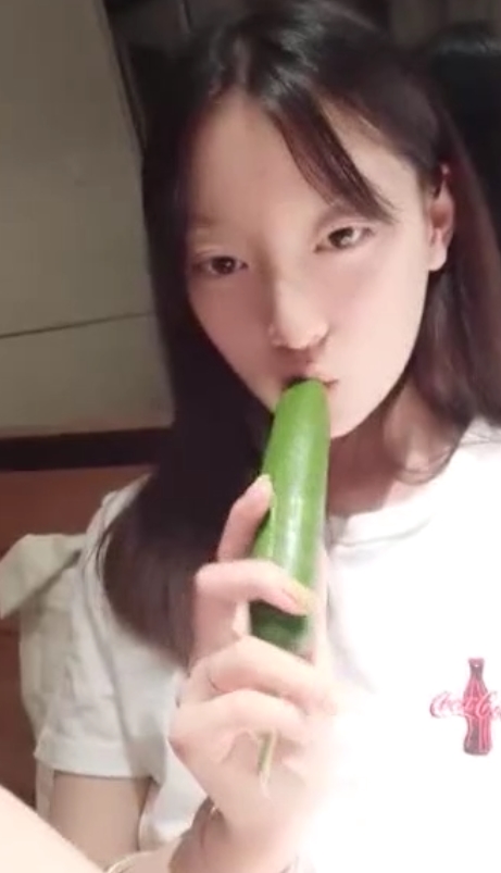 劲爆养乐多莉哥合集76v47.1G太丰满