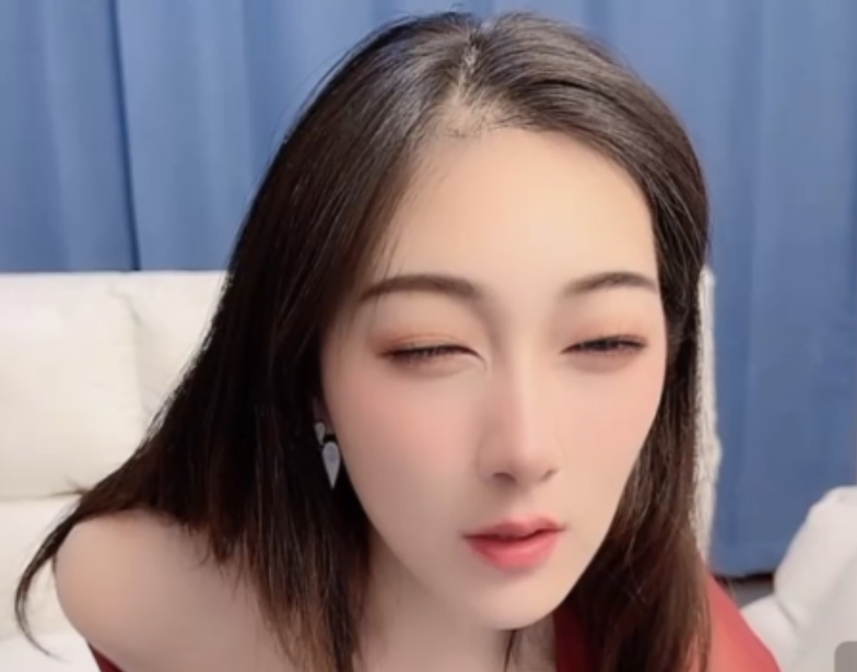 哔哩JingJing瑜伽双擦合集4.44G超持久蜜桃曲线一览无遗