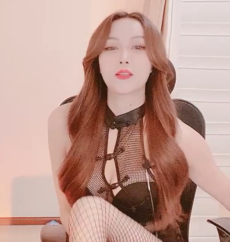 ANNVV女王御姐风范视频108部155G黑丝腿精