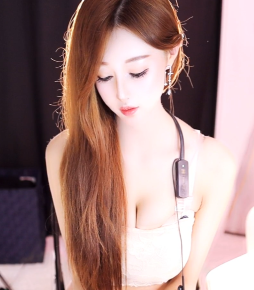 网易CC小初热舞道具合集6部2.33G太炸裂了