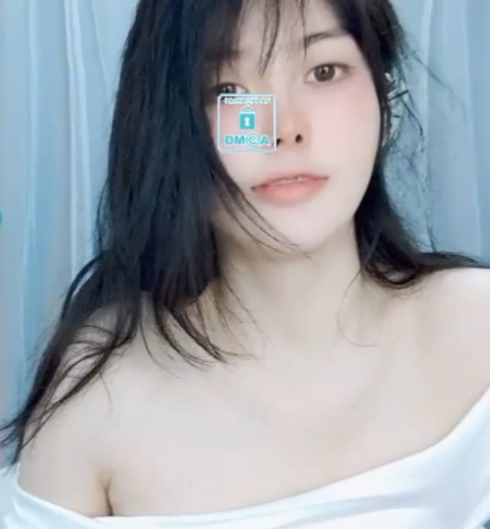 SweetQiQi大罩杯高清私拍32部44.8g健身房优质