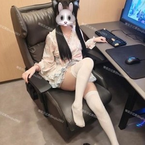 小黑屋xujiu2003浙江三人游白丝JK运动35连拍5.4G二度开花了