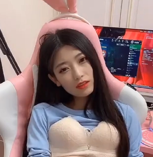 165MB月月大小姐火辣游戏直播英雄联盟1部