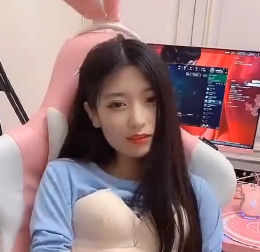 165MB月月大小姐火辣游戏直播英雄联盟1部