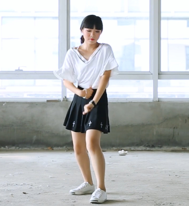 B站某舞见白丝宅舞合集232部22G蜜桃摇