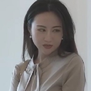 推特思雅被装修工逆袭1V942M黑丝美腿极魅张力拉满