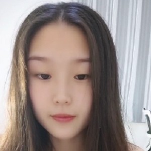 纯欲系女神堕落实录1V423M美臀特写喘到腿软