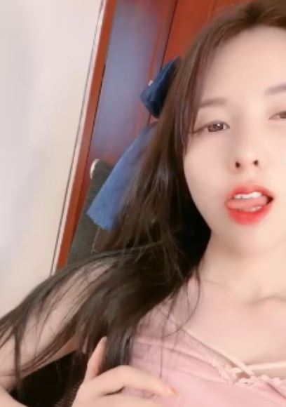 优质长腿女神私藏大合集19V26G白嫩到发光