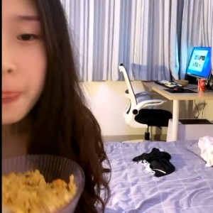 清纯女神与闺蜜浴室合演外网展示一部50M劲爆撩人