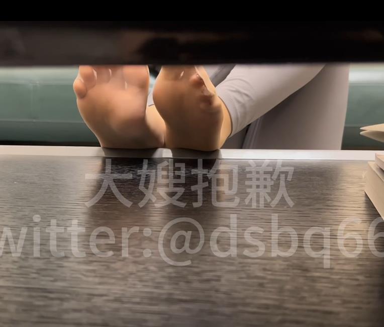 166部极度私密丝袜脚视频推特‘大嫂抱歉’珍藏37G