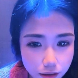 KTV尤物美女放飞自我1V1.49G特写诱惑，近距离运动出声太撩人